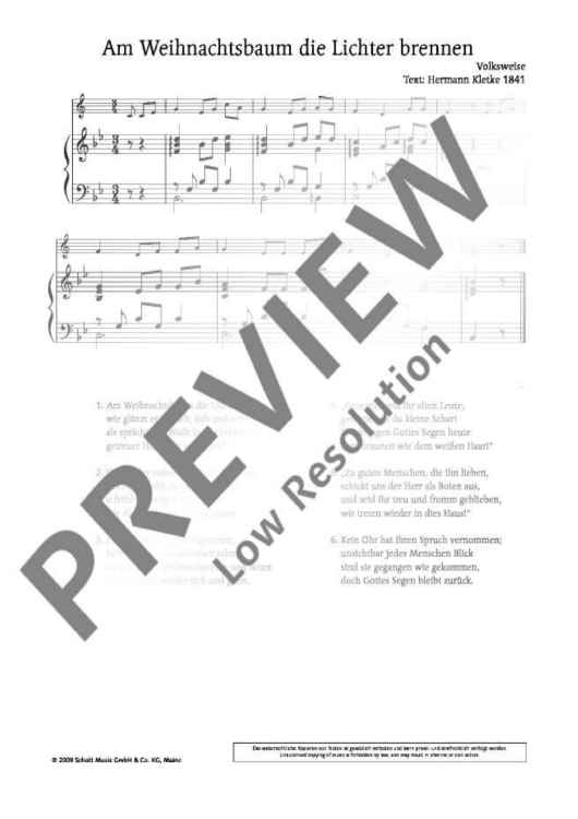 Am Weihnachtsbaum die Lichter brennen